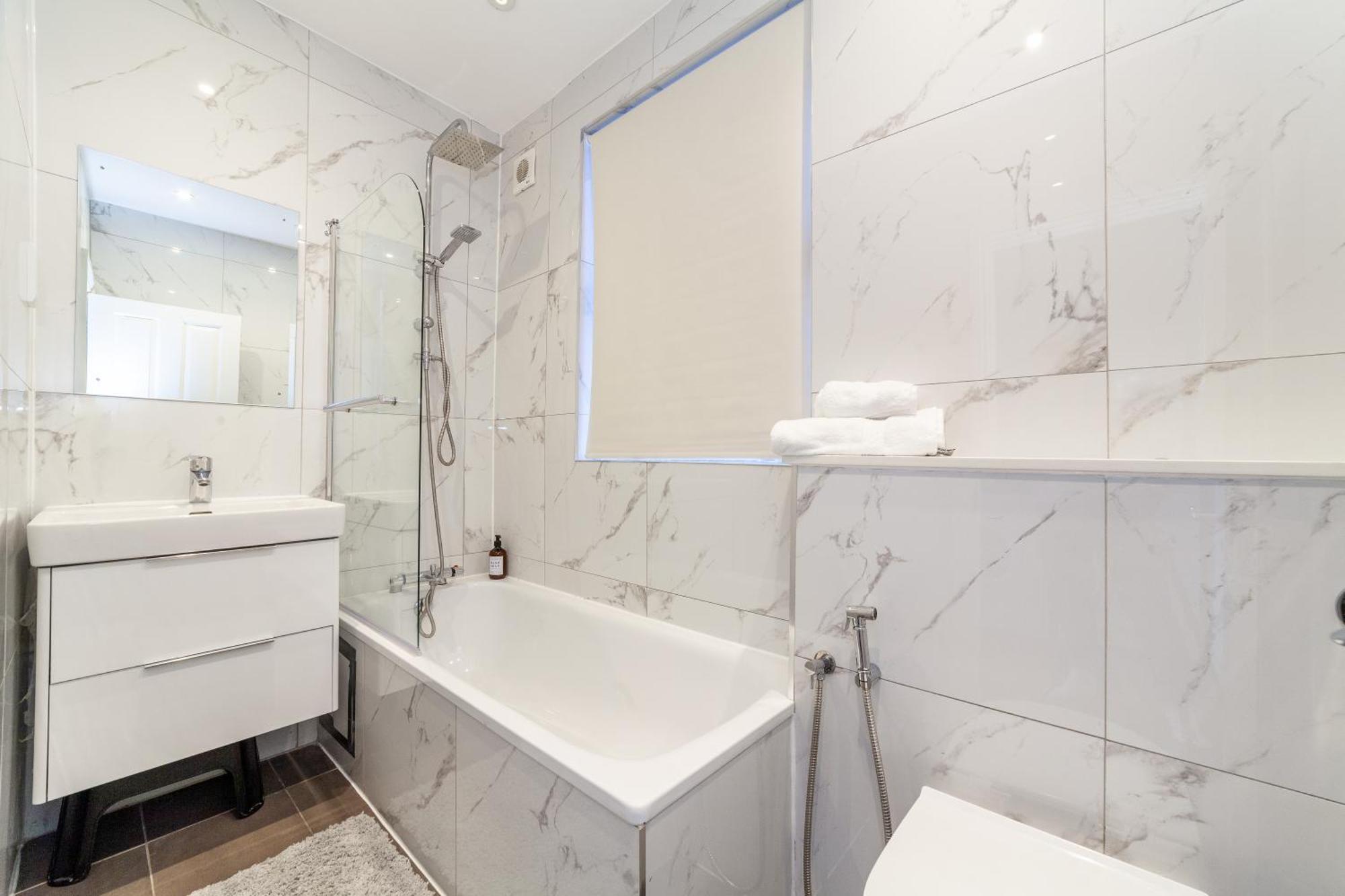 Sleek & Modern 2 Bd In - Sleeps 7 - Parking Appartamento *