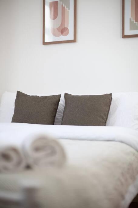 Sleek & Modern 2 Bd In - Sleeps 7 - Parking Appartamento *