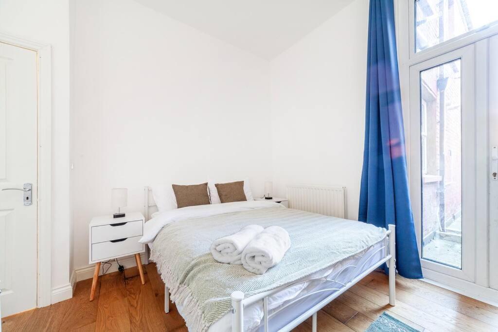 Sleek & Modern 2 Bd In - Sleeps 7 - Parking Appartamento Londra