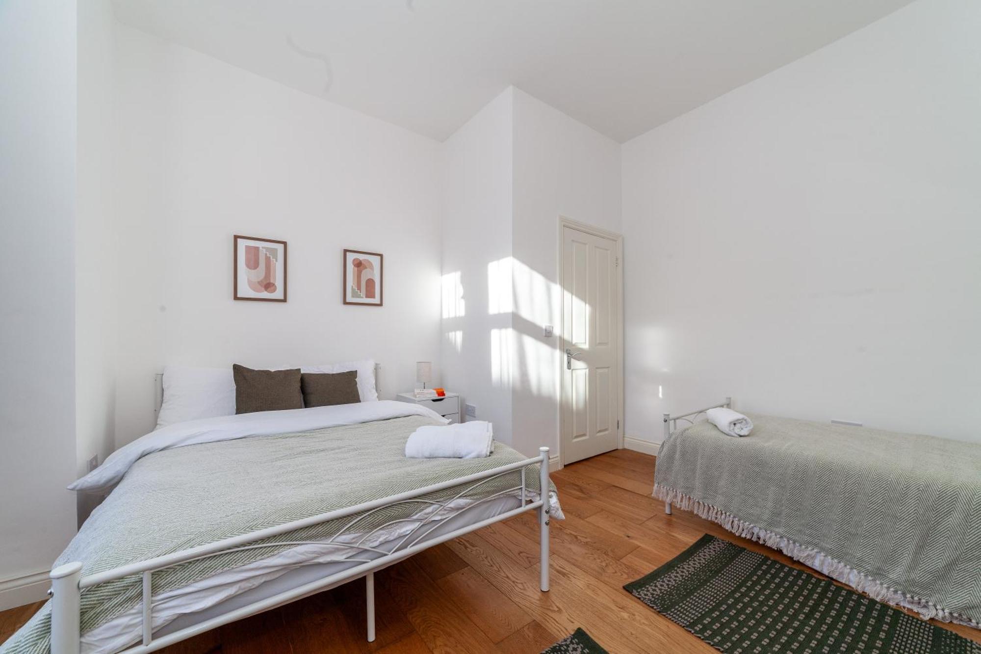Sleek & Modern 2 Bd In - Sleeps 7 - Parking Appartamento *